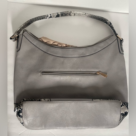 B Lush Grey Snake Skin Design Purse - Picture 2 of 7